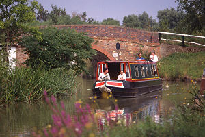 narrowboat holidays starting from Gailey in Staffordshire